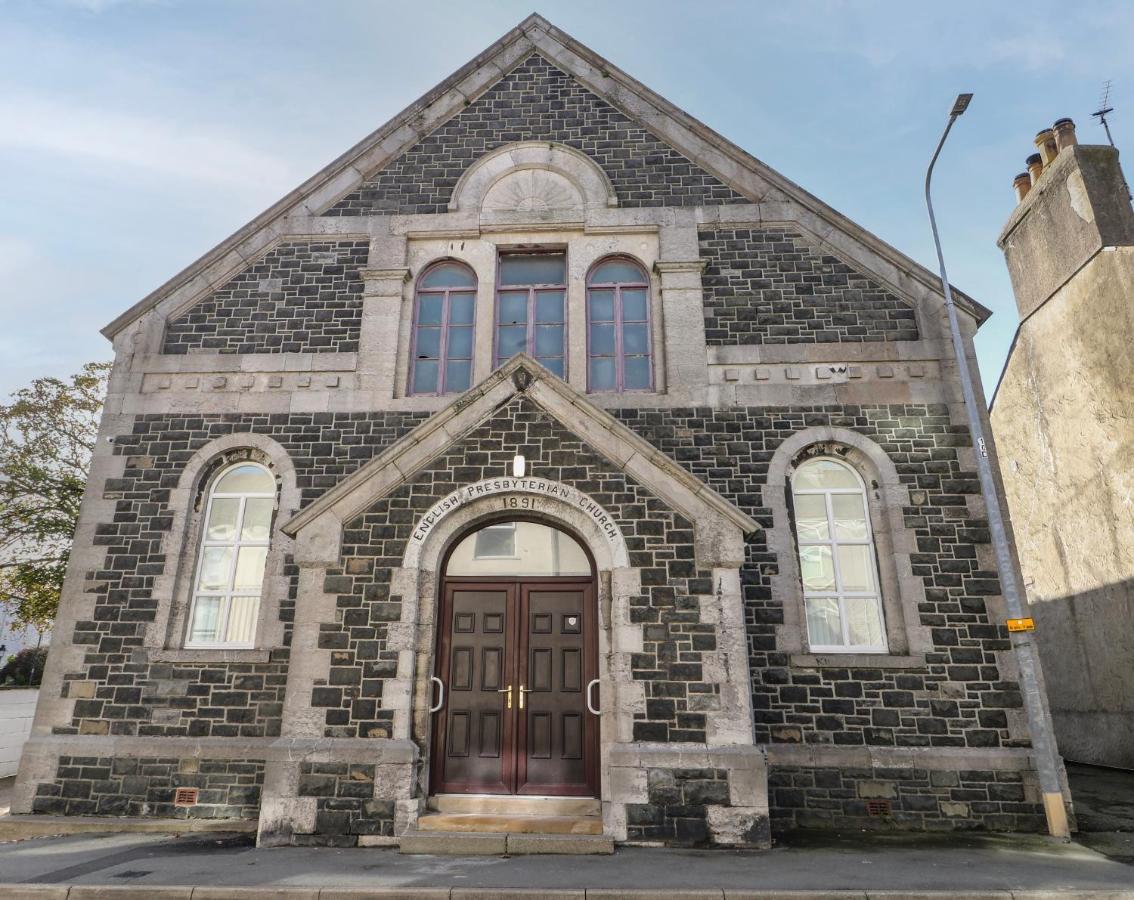 The Church 홀리헤드 외부 사진